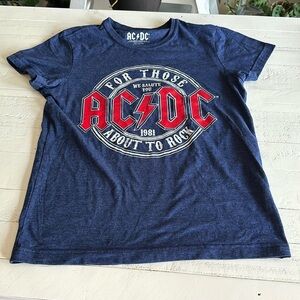 AC⚡️DC size medium for those about to rock we salute you 1981 2021 graphic tee